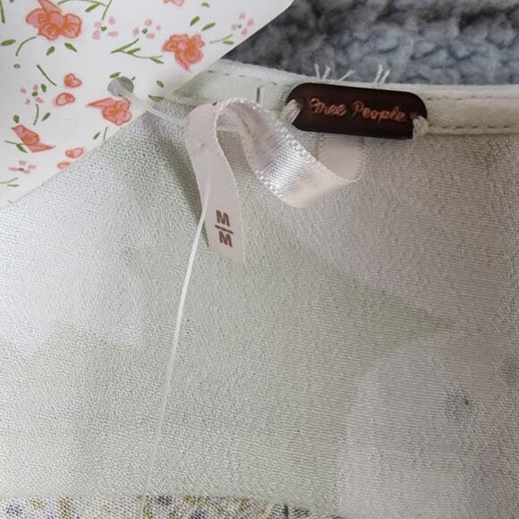 Free People Top Size M Aloha State Of Mind Floral Green Tea Patchwork NWT - Picture 4 of 6